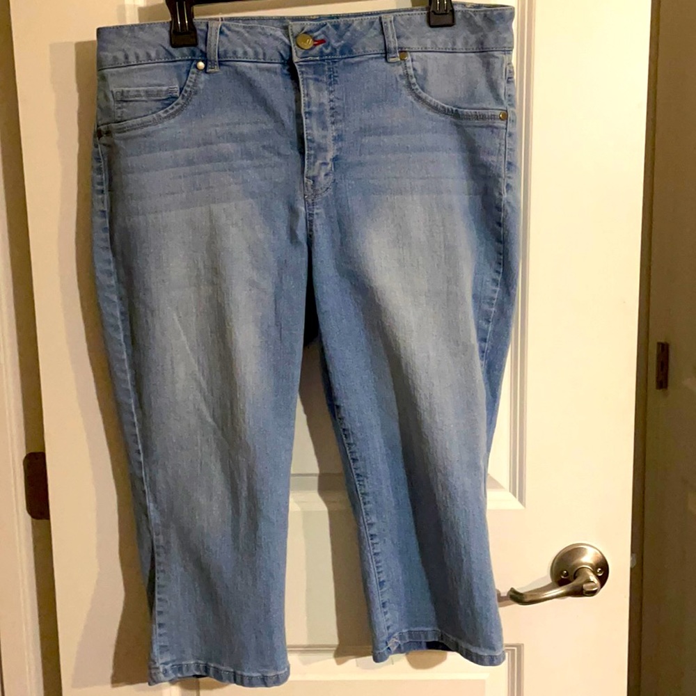 d. Jeans, Capris